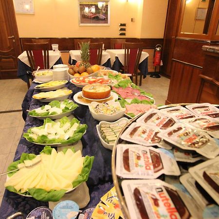 Mokinba Hotels King Milan Bagian luar foto