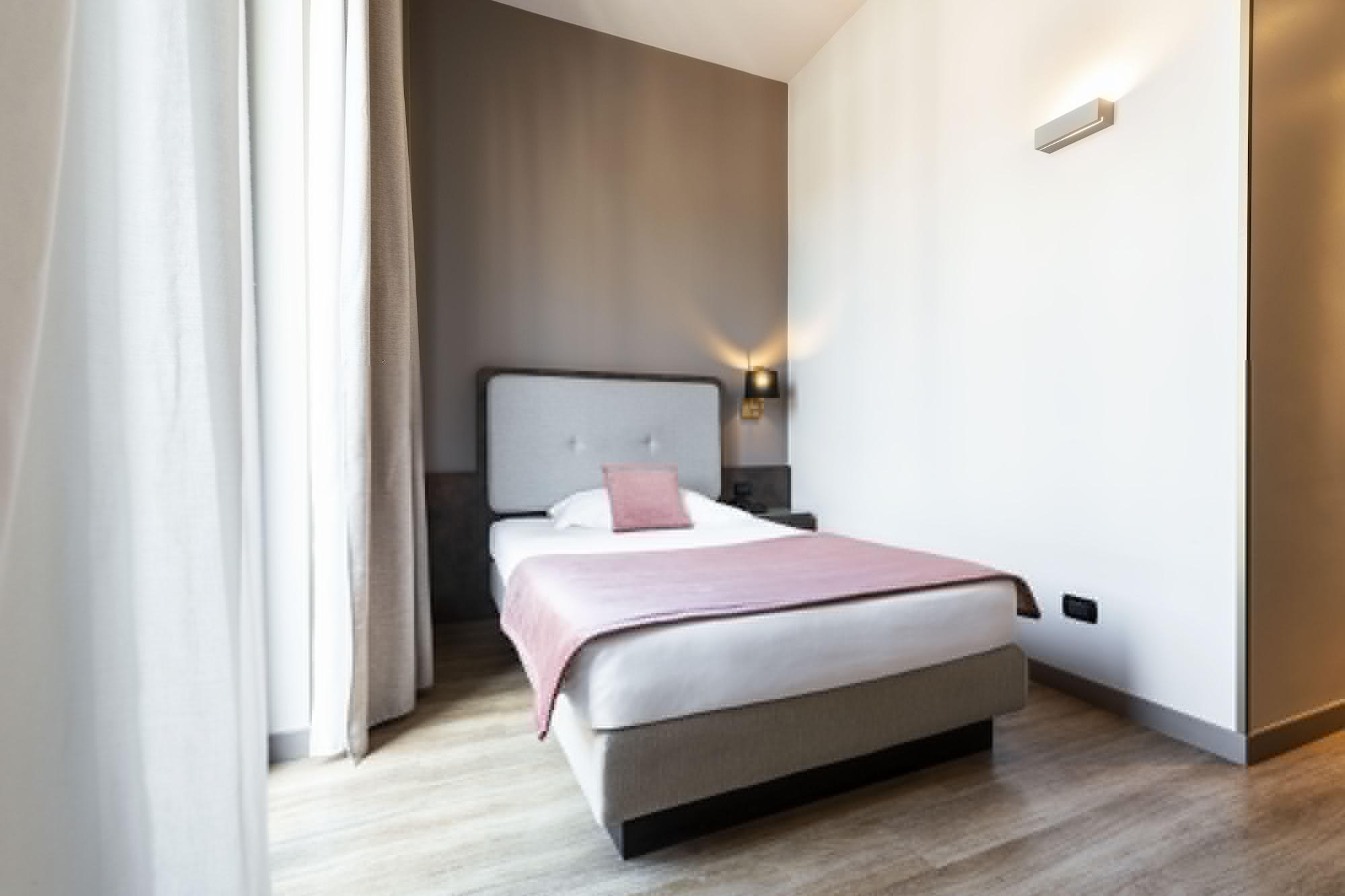 Mokinba Hotels King Milan Bagian luar foto