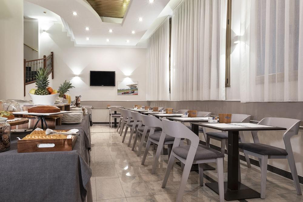 Mokinba Hotels King Milan Bagian luar foto