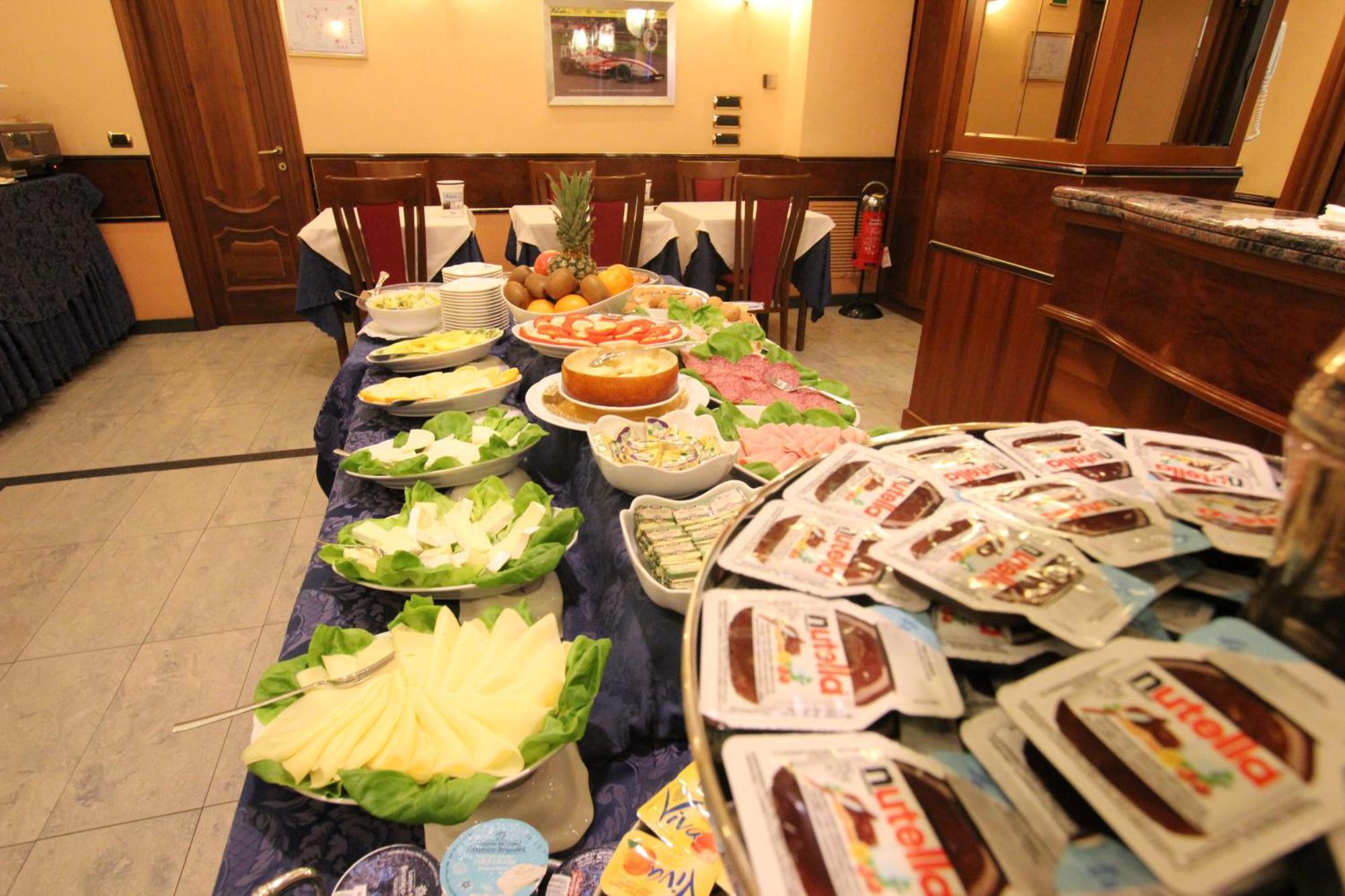 Mokinba Hotels King Milan Bagian luar foto